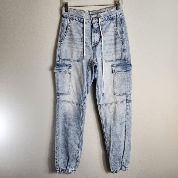 American Eagle Drawstring Waist Light Wash Chambray Cargo Joggers-Size 00 - Picture 2 of 15